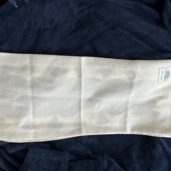 Scarf - Picture 5 of 9